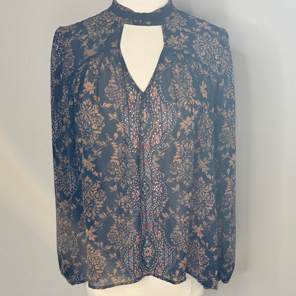 Knox Rose Tops - Knox Rose Navy and Beige Patterned Blouse
